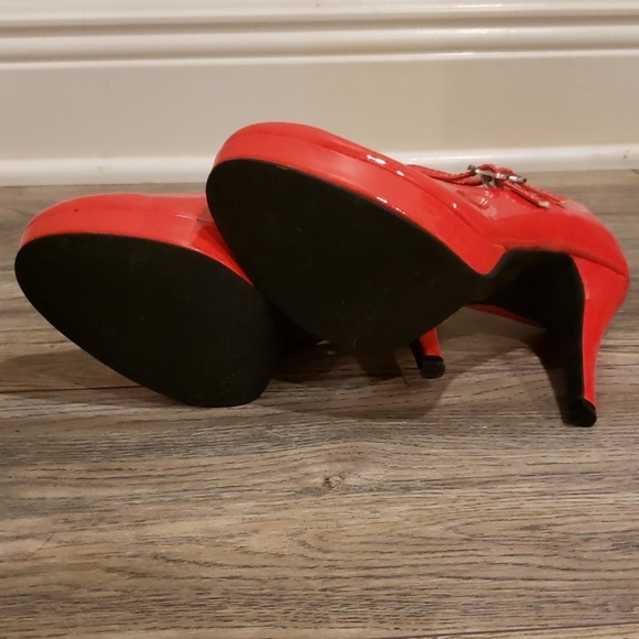 Red Heels - Picture 4 of 5
